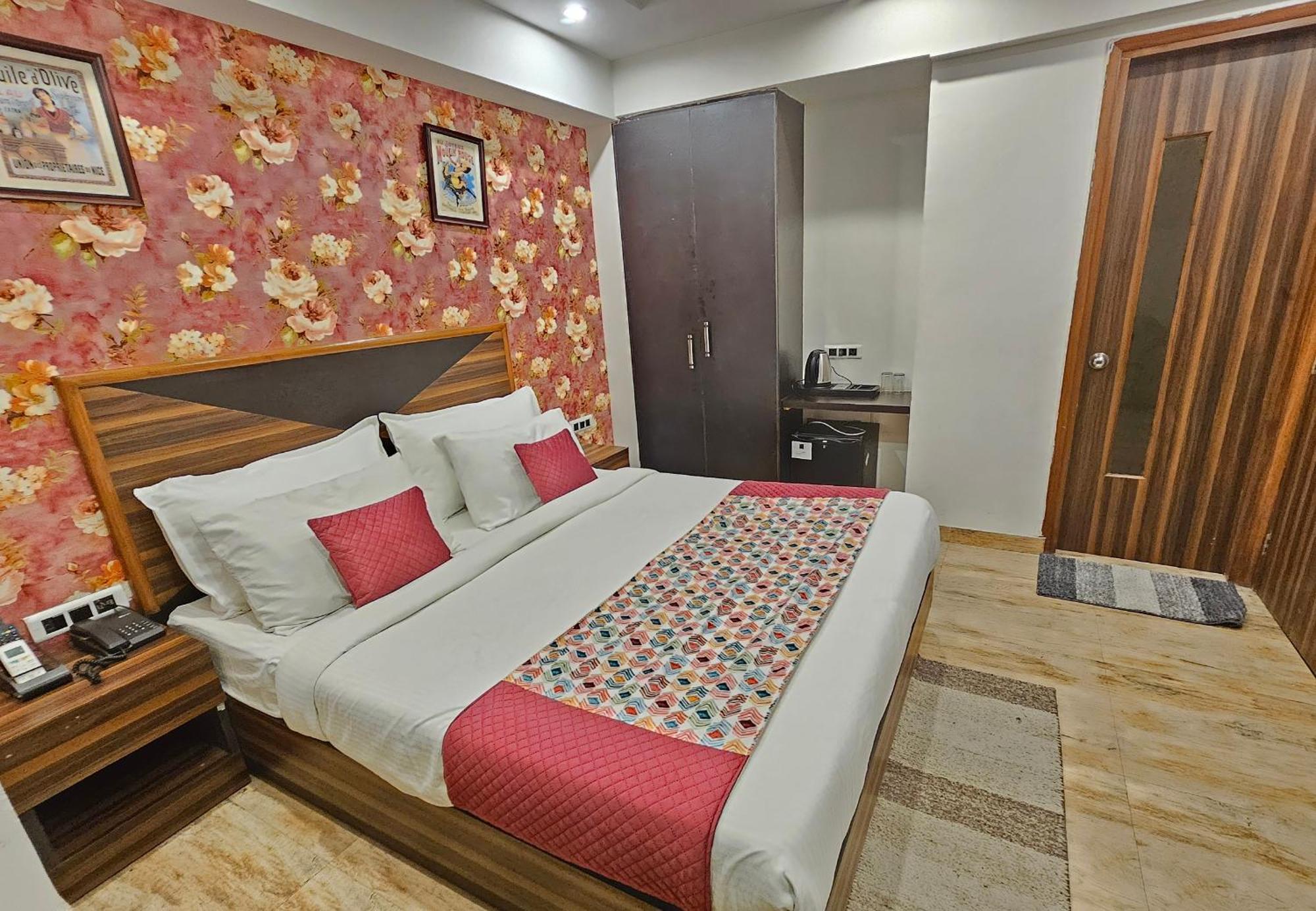 Hotel Linda Suites Near International Airport By La Casa New Delhi Extérieur photo